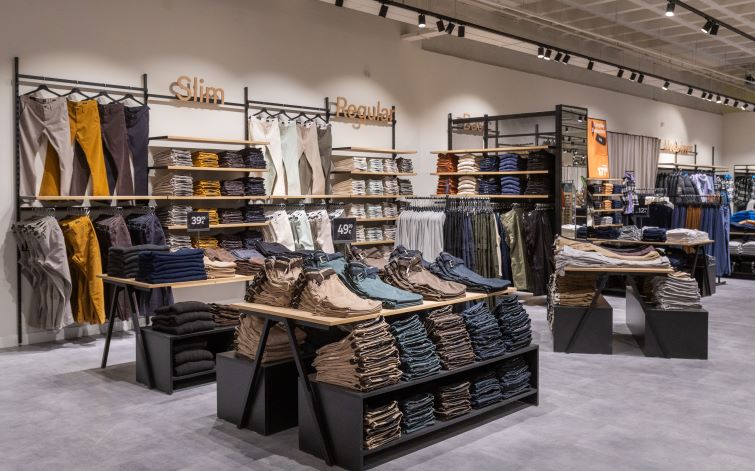 C&A Concept store in Madrid - 0H851 Atlas Oak (BST) -  0U146 Cloud Grey (CST)